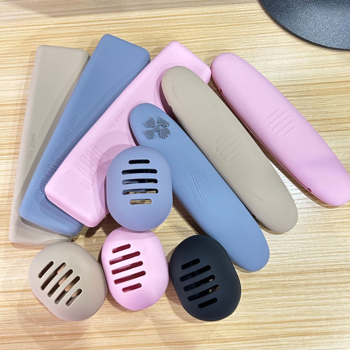 Eco-Friendly Silicone Multi-hole Beauty Blender Storage Case